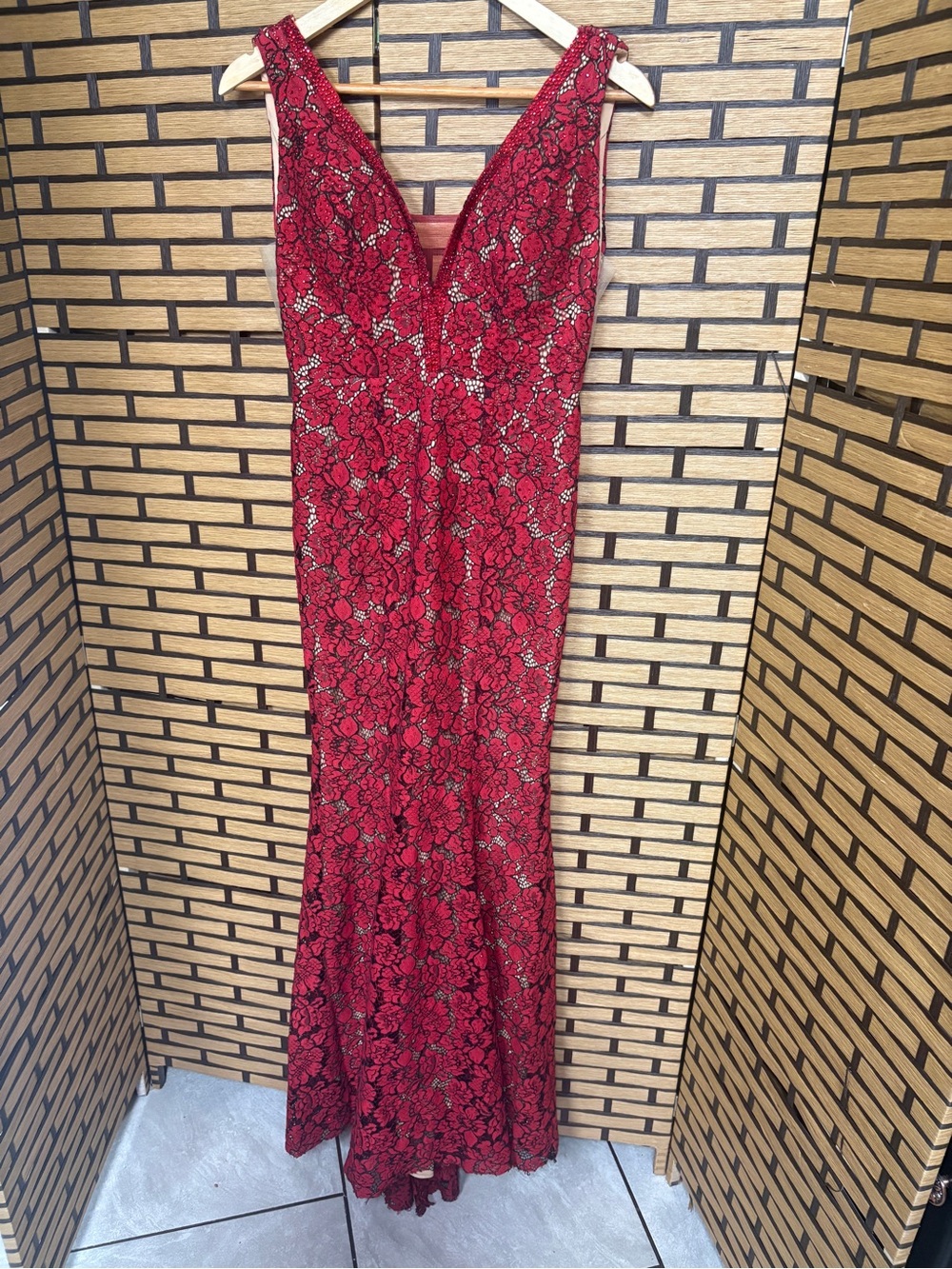 Ellie Wilde mon Cheri red and tan lace gown size 4